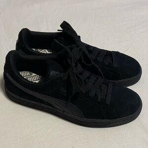 Suede Black Pumas (7.5 Women’s) (Worn ONCE!)